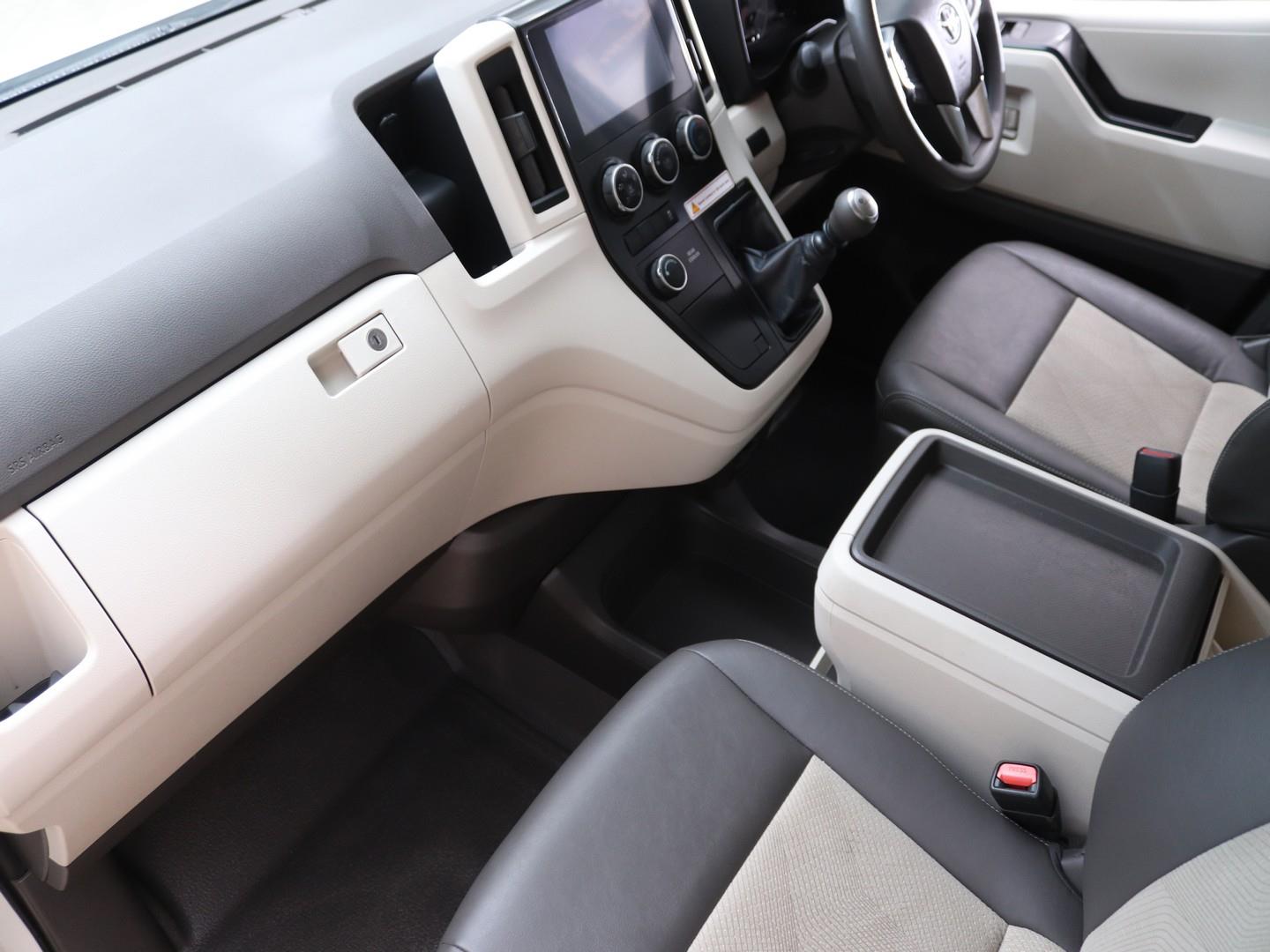 Toyota Quantum 2.8 SlWB Bus 14-seater GL Manual (2024) - Image 13