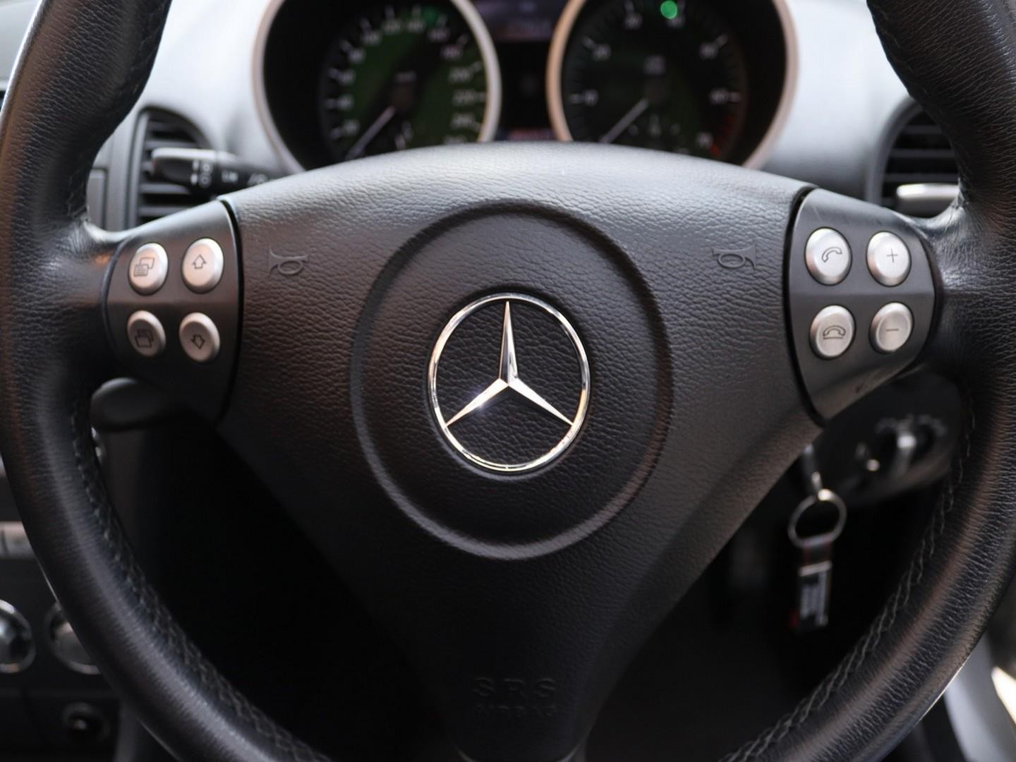 Mercedes-Benz SLK SLK200 Kompressor Auto (2006) - Image 12