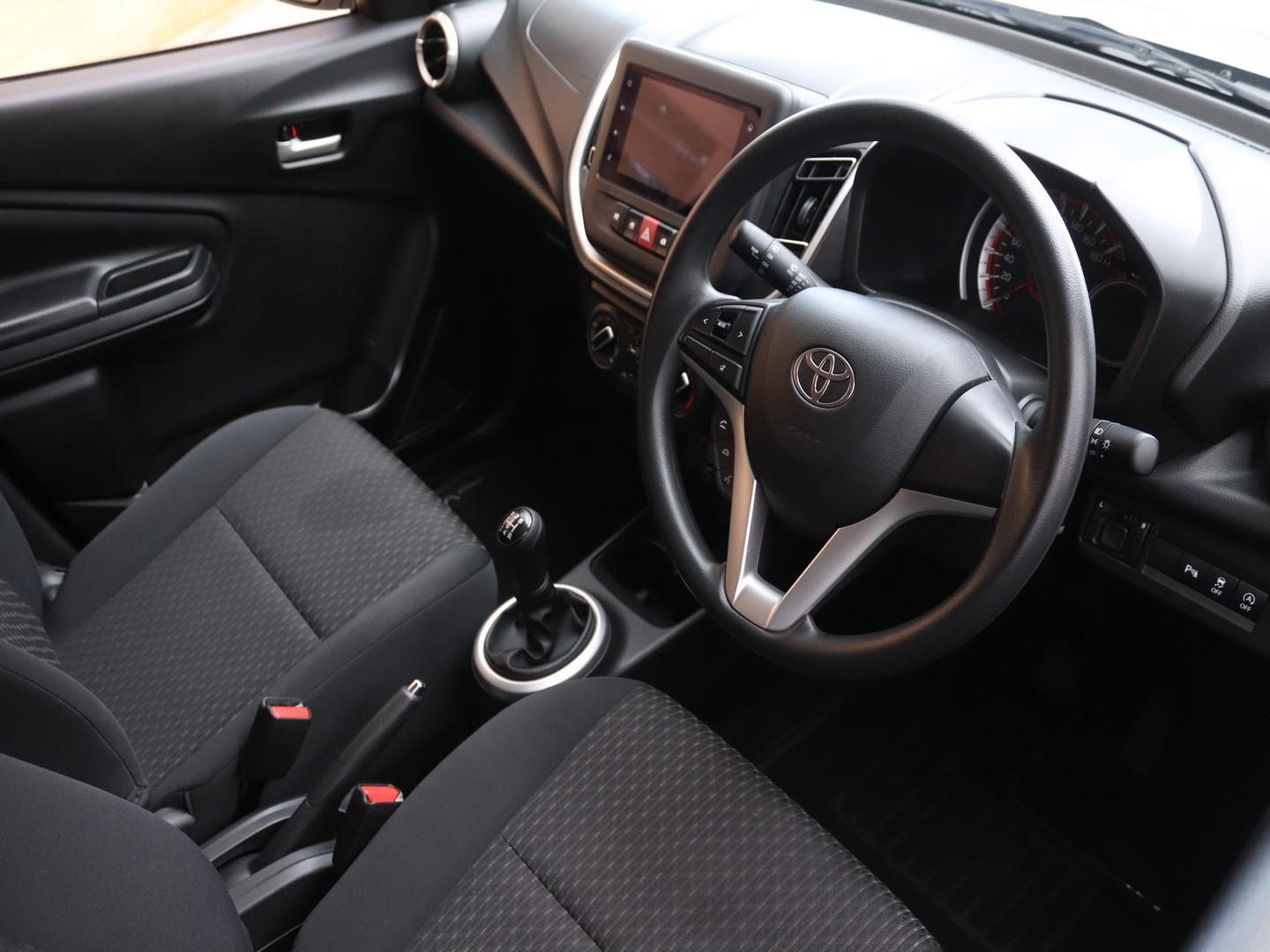 Toyota Vitz 1.0 XR Manual (2025) - Image 8