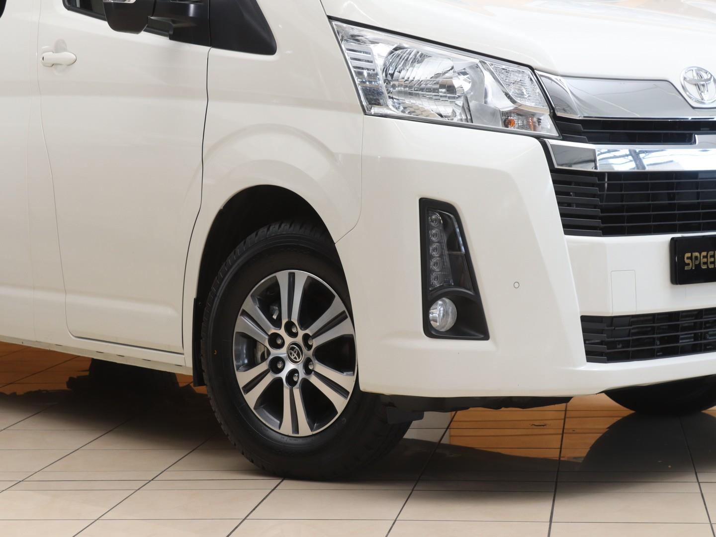 Toyota Quantum 2.8 SlWB Bus 14-seater GL Manual (2024) - Image 2