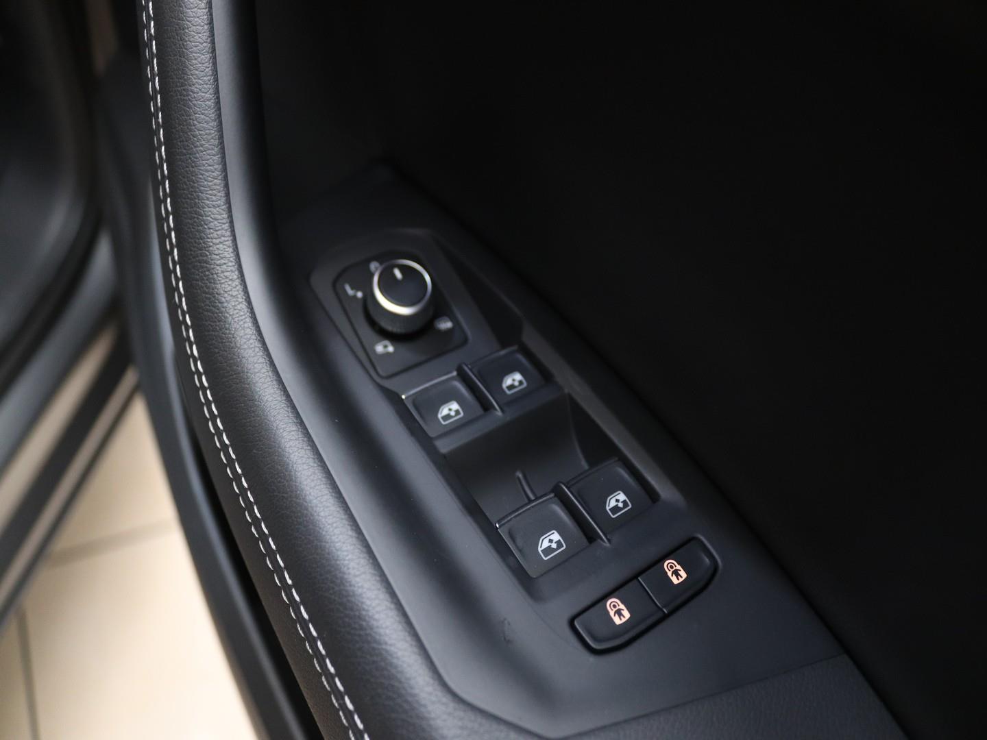 Volkswagen Touareg V6 TDI R-line (2025) - Image 15