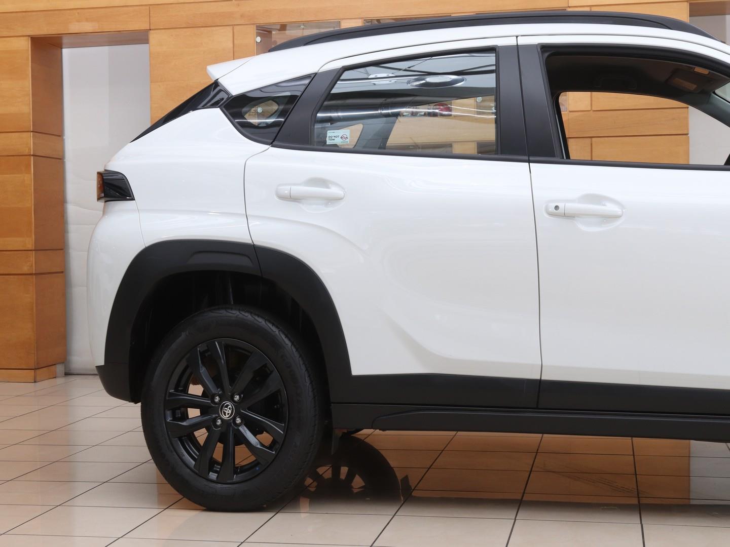 Toyota Starlet Cross 1.5 XS Auto (2025) - Image 18