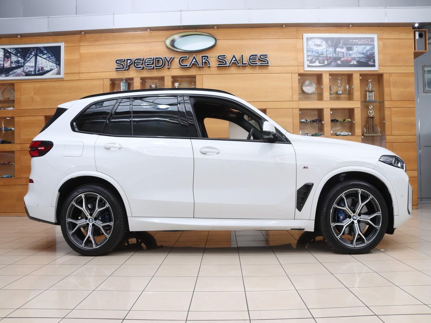 BMW X5 xDrive30d M Sport (2024) - Image 17