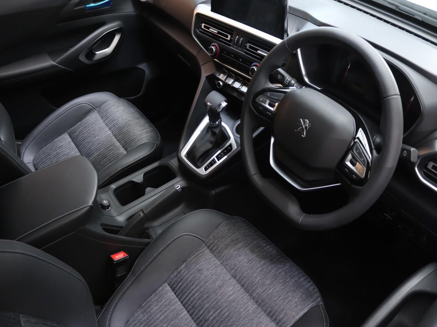 Peugeot Landtrek 1.9D Allure (2025) - Image 8