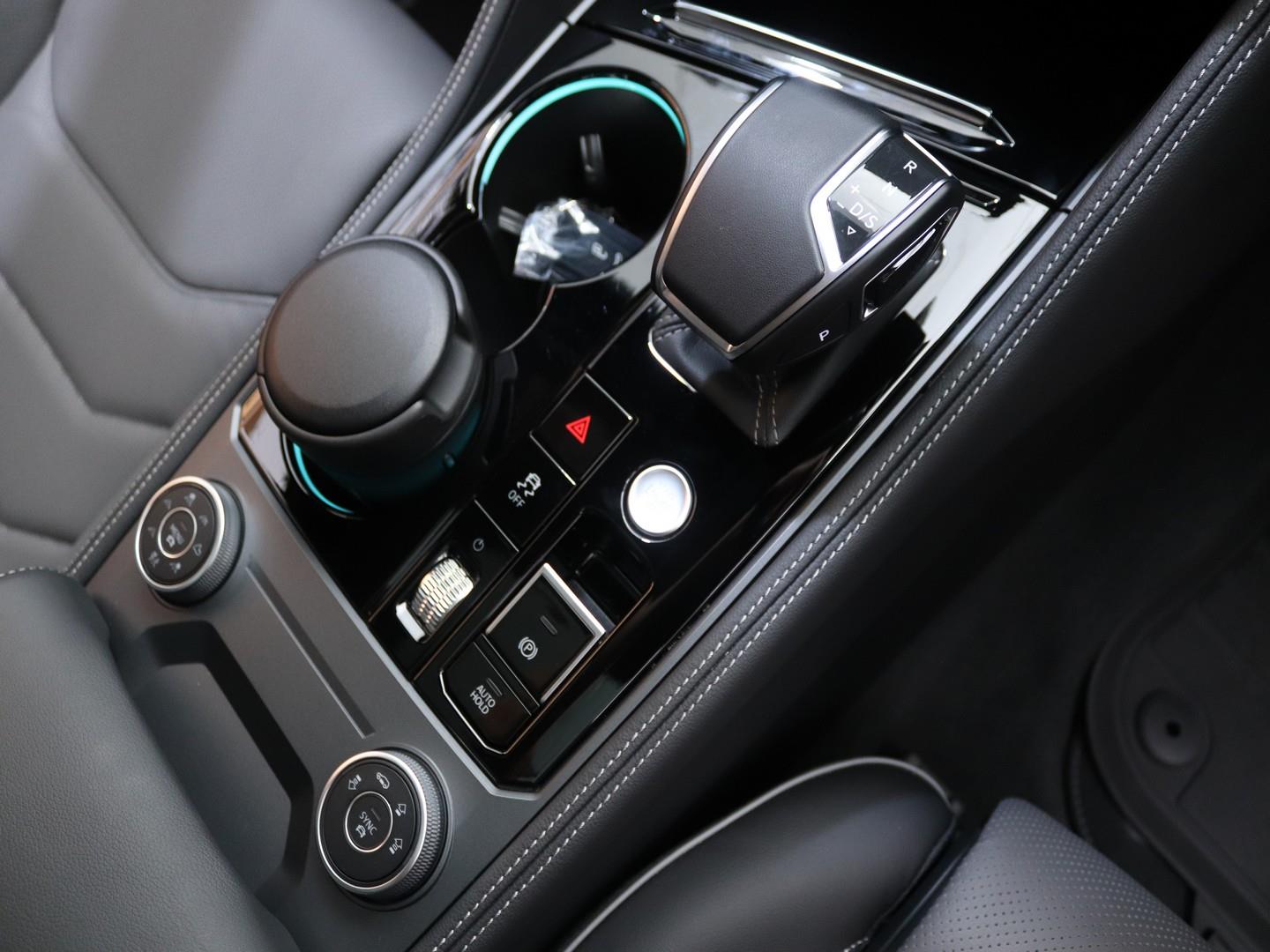 Volkswagen Touareg V6 TDI R-line (2025) - Image 14