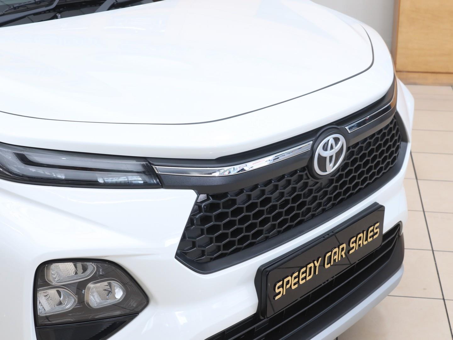 Toyota Starlet Cross 1.5 XS Auto (2025) - Image 5