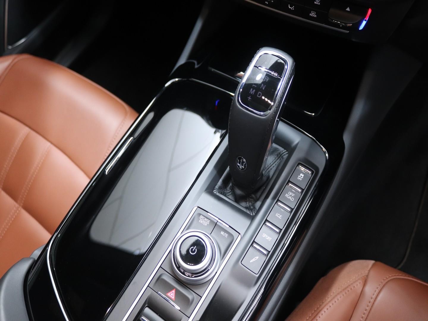 Maserati Levante Modena S (2022) - Image 12