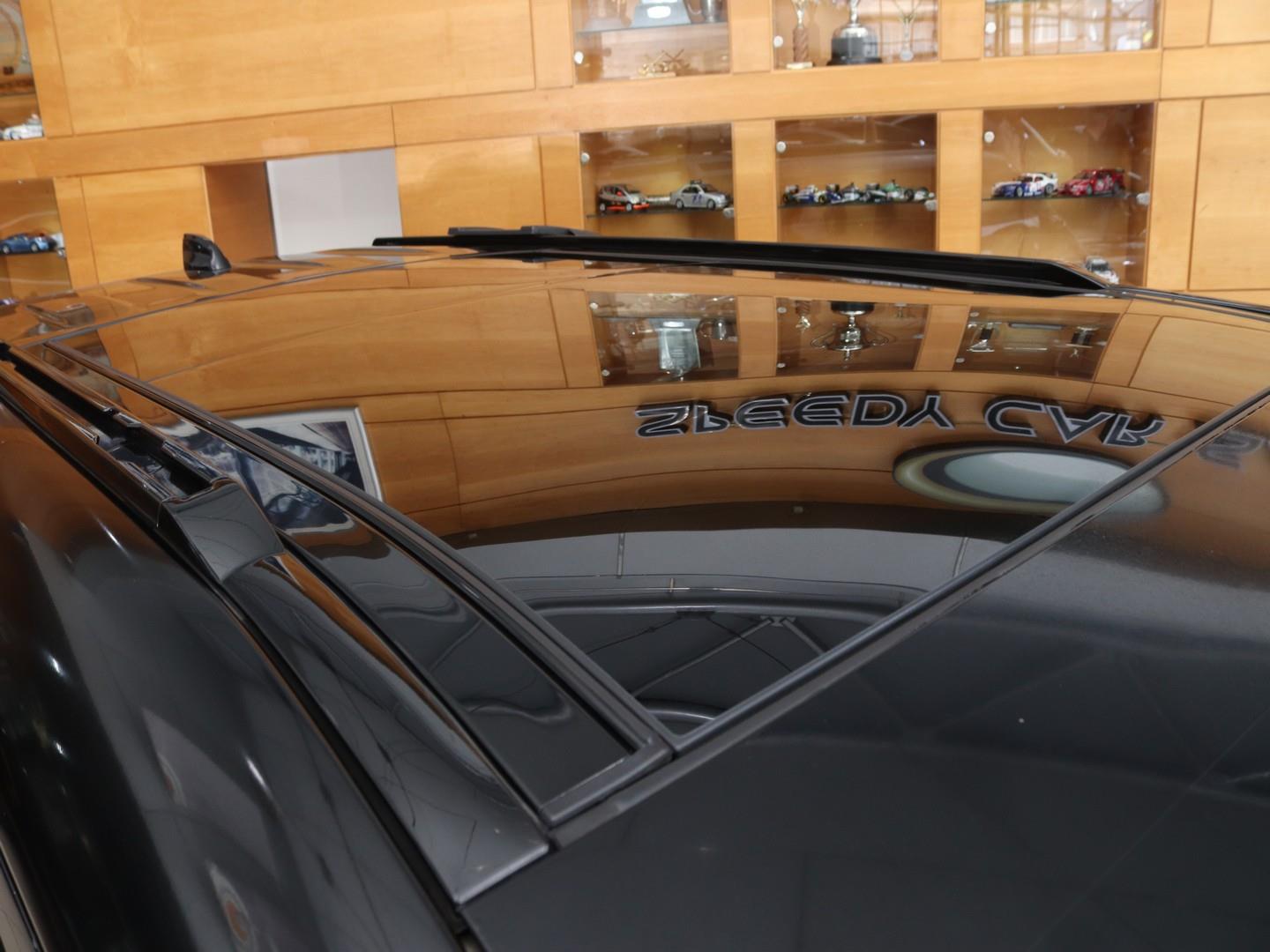 Land Rover Defender 110 D240 X-Dynamic SE (2021) - Image 8