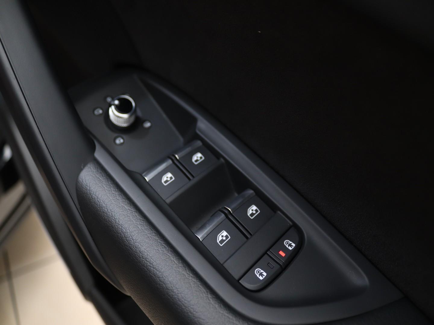 Audi SQ5 Sportback TFSI Quattro Black Edition (2025) - Image 12