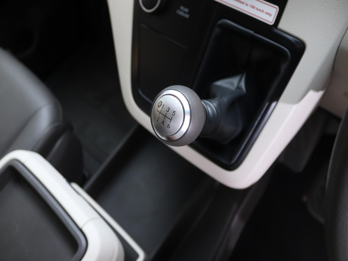 Toyota Quantum 2.8 SlWB Bus 14-seater GL Manual (2024) - Image 12