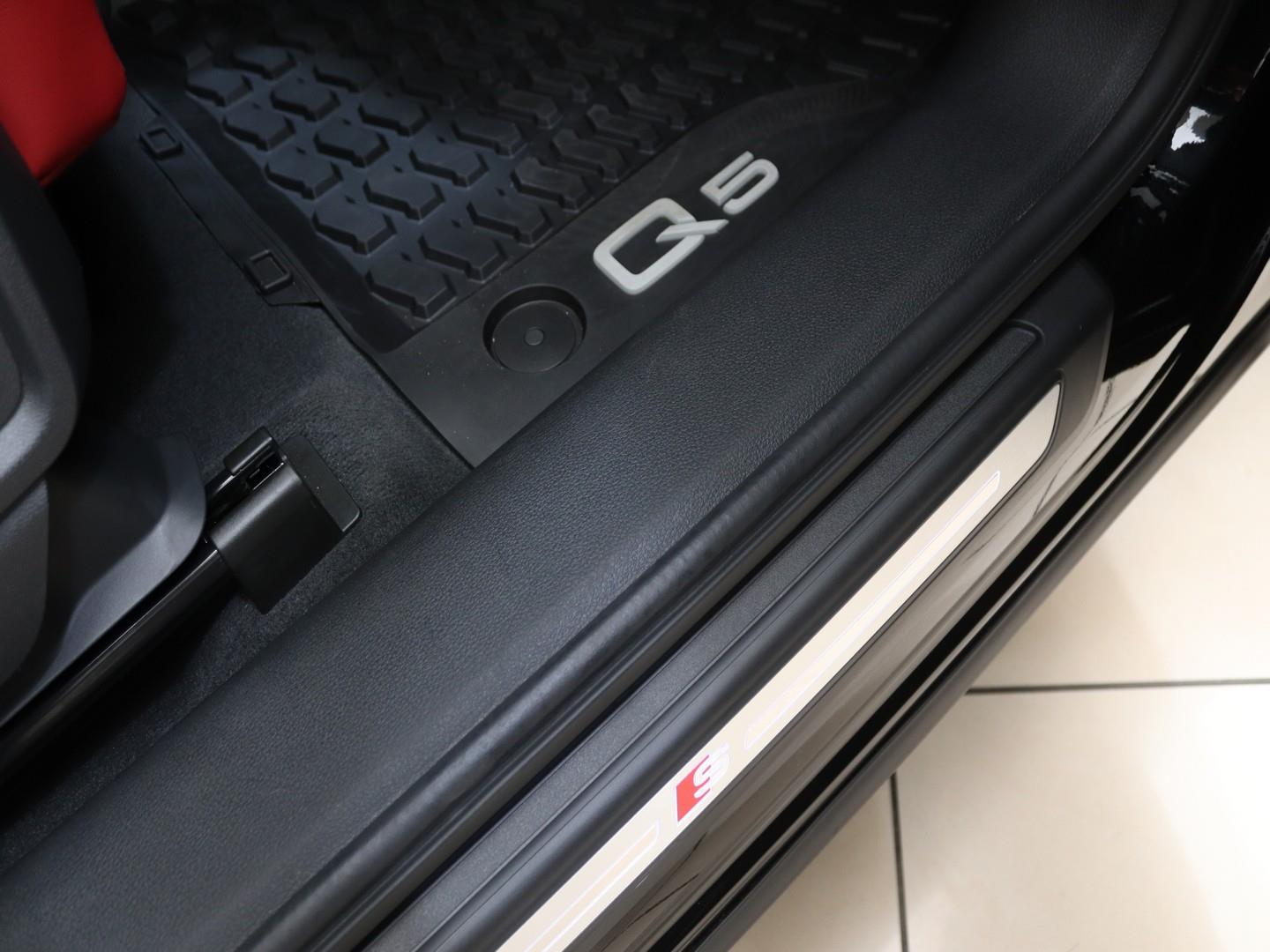 Audi SQ5 Sportback TFSI Quattro Black Edition (2025) - Image 13