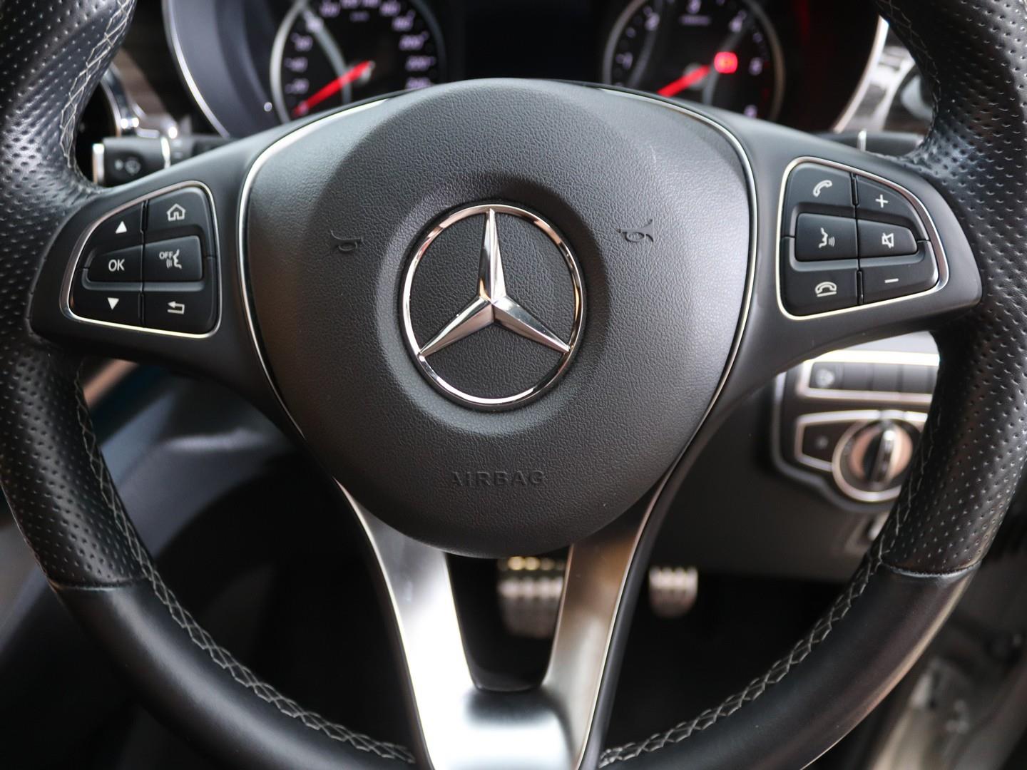 Mercedes-Benz V-Class V250d Avantgarde (2022) - Image 11