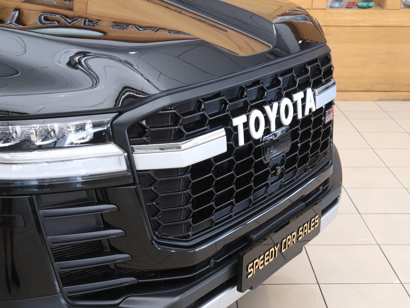 Toyota Land Cruiser 300 3.5T GR Sport (2022) - Image 5