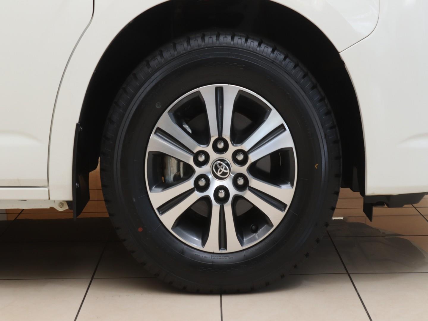 Toyota Quantum 2.8 SlWB Bus 14-seater GL Manual (2024) - Image 19