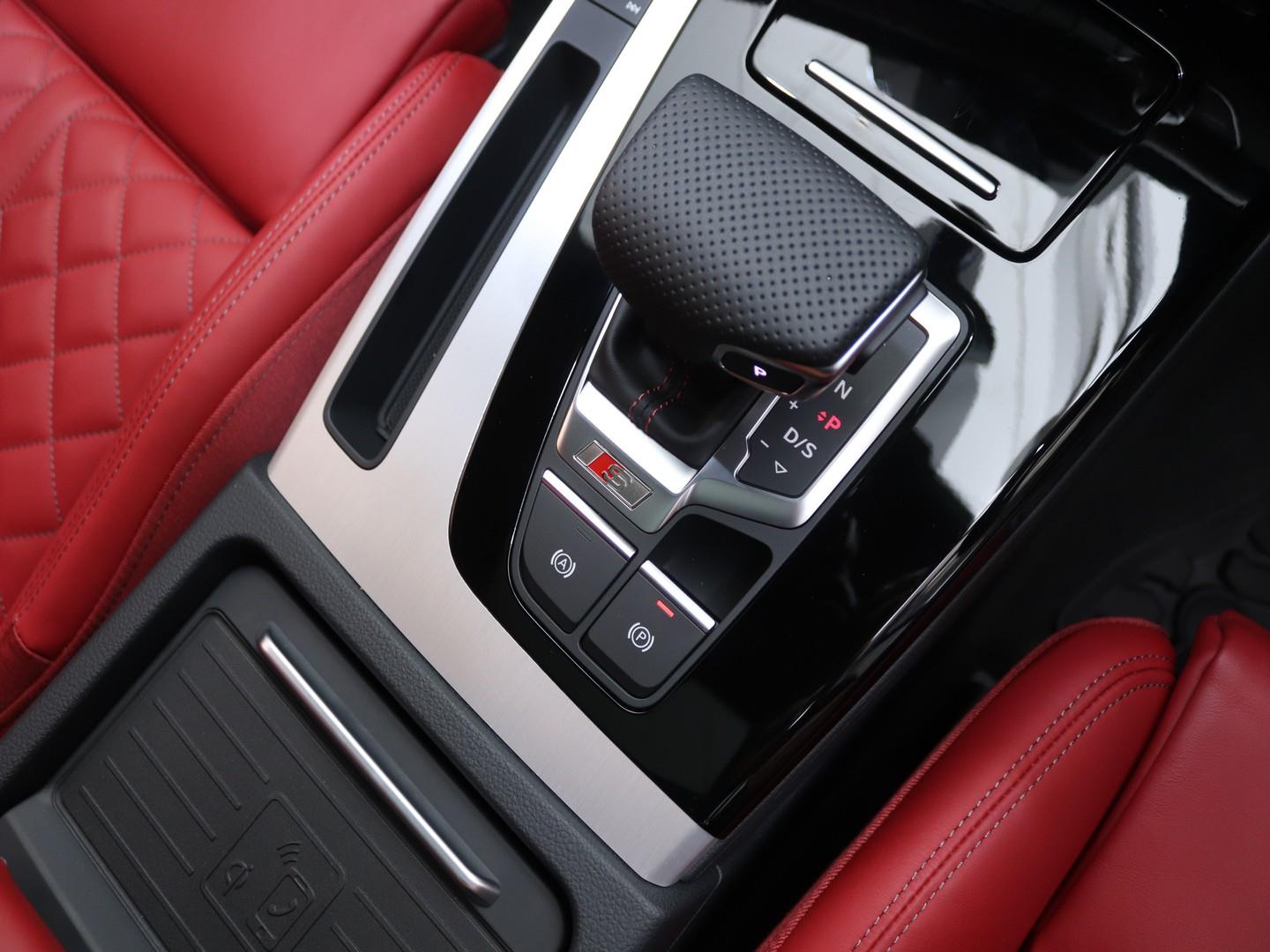 Audi SQ5 Sportback TFSI Quattro Black Edition (2025) - Image 17