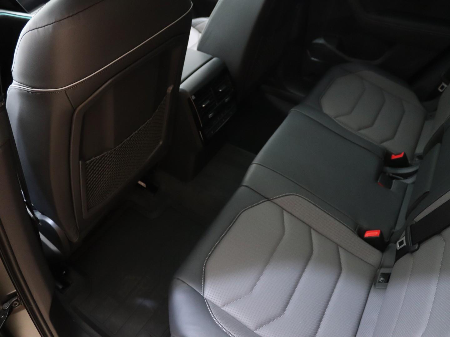 Volkswagen Touareg V6 TDI R-line (2025) - Image 17