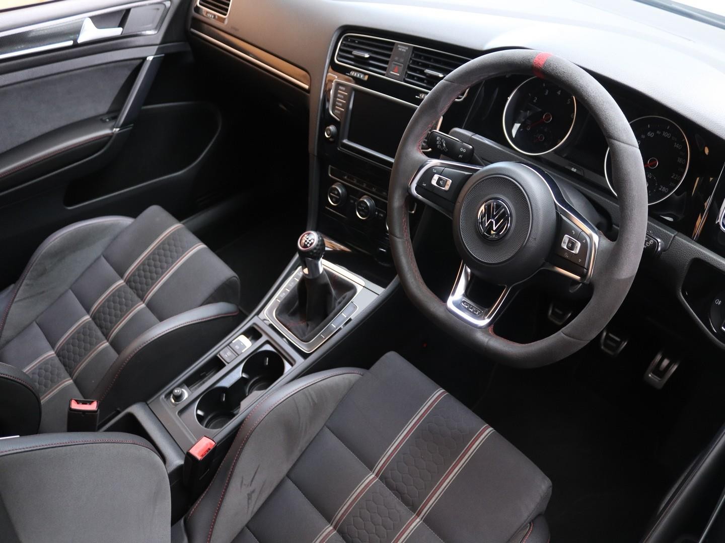 Volkswagen Golf GTI ClubSport S (2017) - Image 10