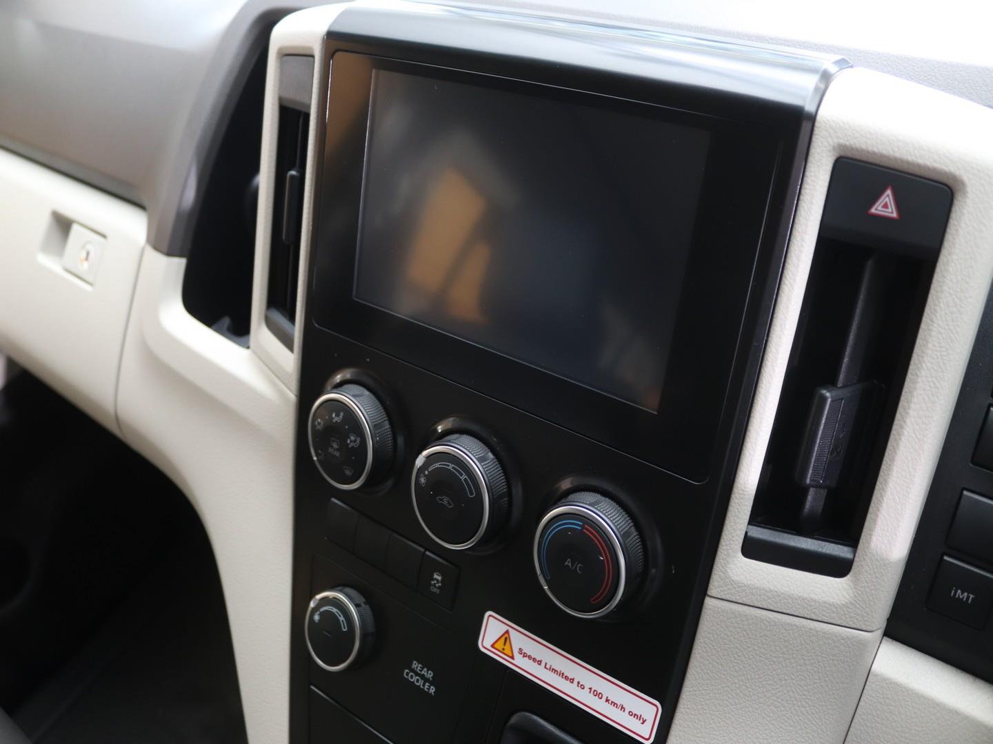 Toyota Quantum 2.8 SlWB Bus 14-seater GL Manual (2024) - Image 11