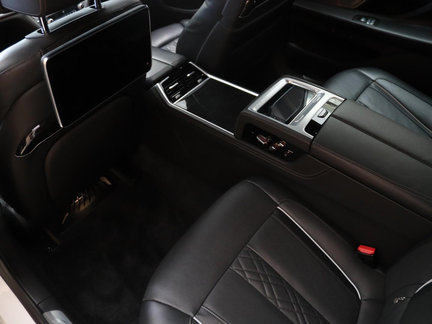 BMW 7 Series 750Li xDrive M Sport (2020) - Image 16