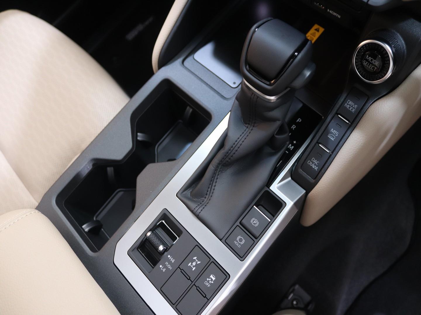 Toyota Land Cruiser Prado 2.8GD VX-L (2026) - Image 12