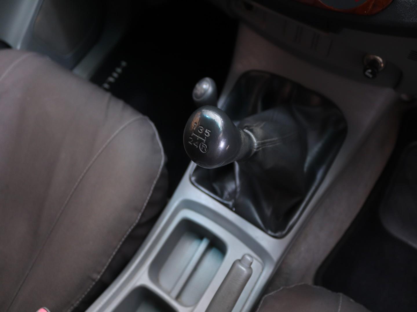 Toyota Hilux V6 4.0 Double Cab 4x4 Raider (2007) - Image 11