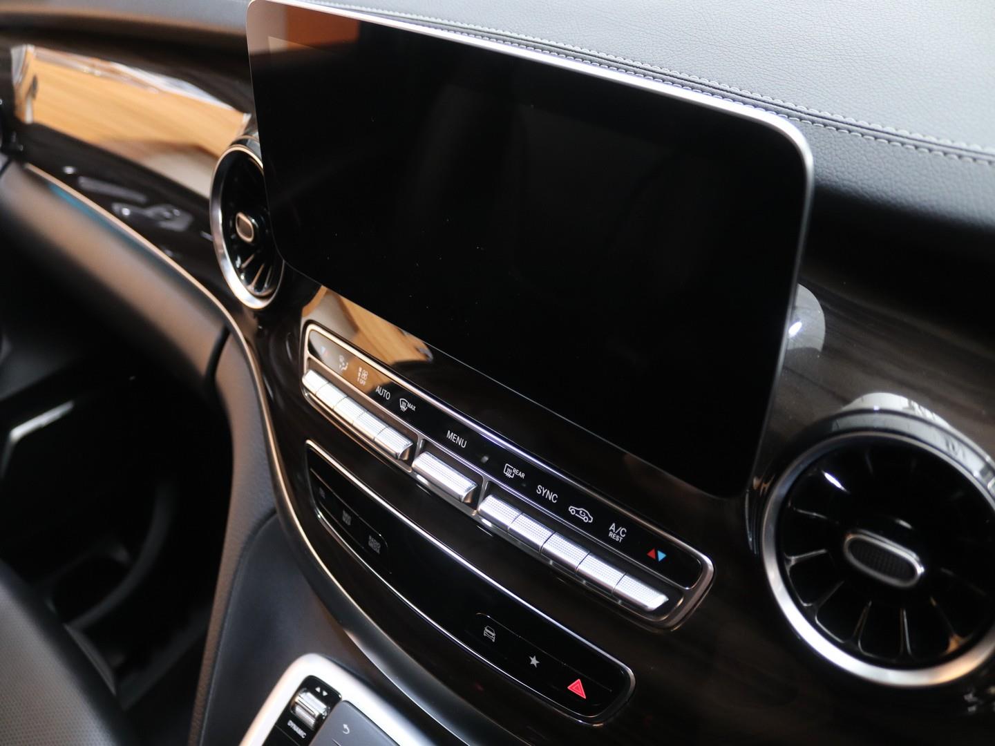 Mercedes-Benz V-Class V250d Avantgarde (2022) - Image 14