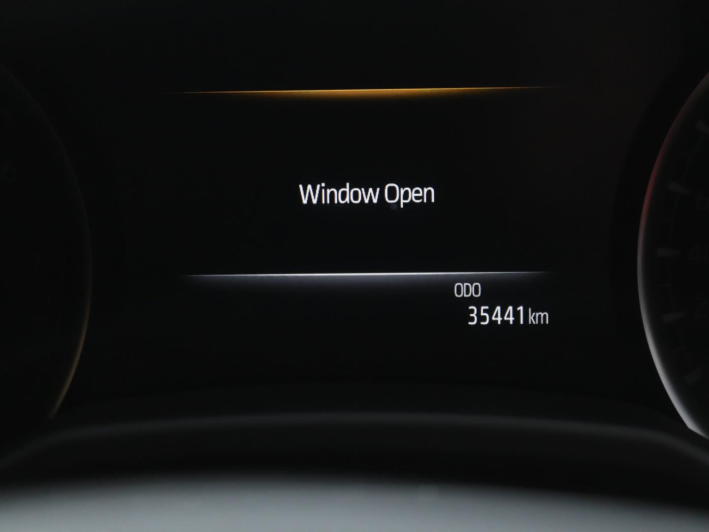 Toyota Land Cruiser 300 3.5T GR Sport (2022) - Image 11