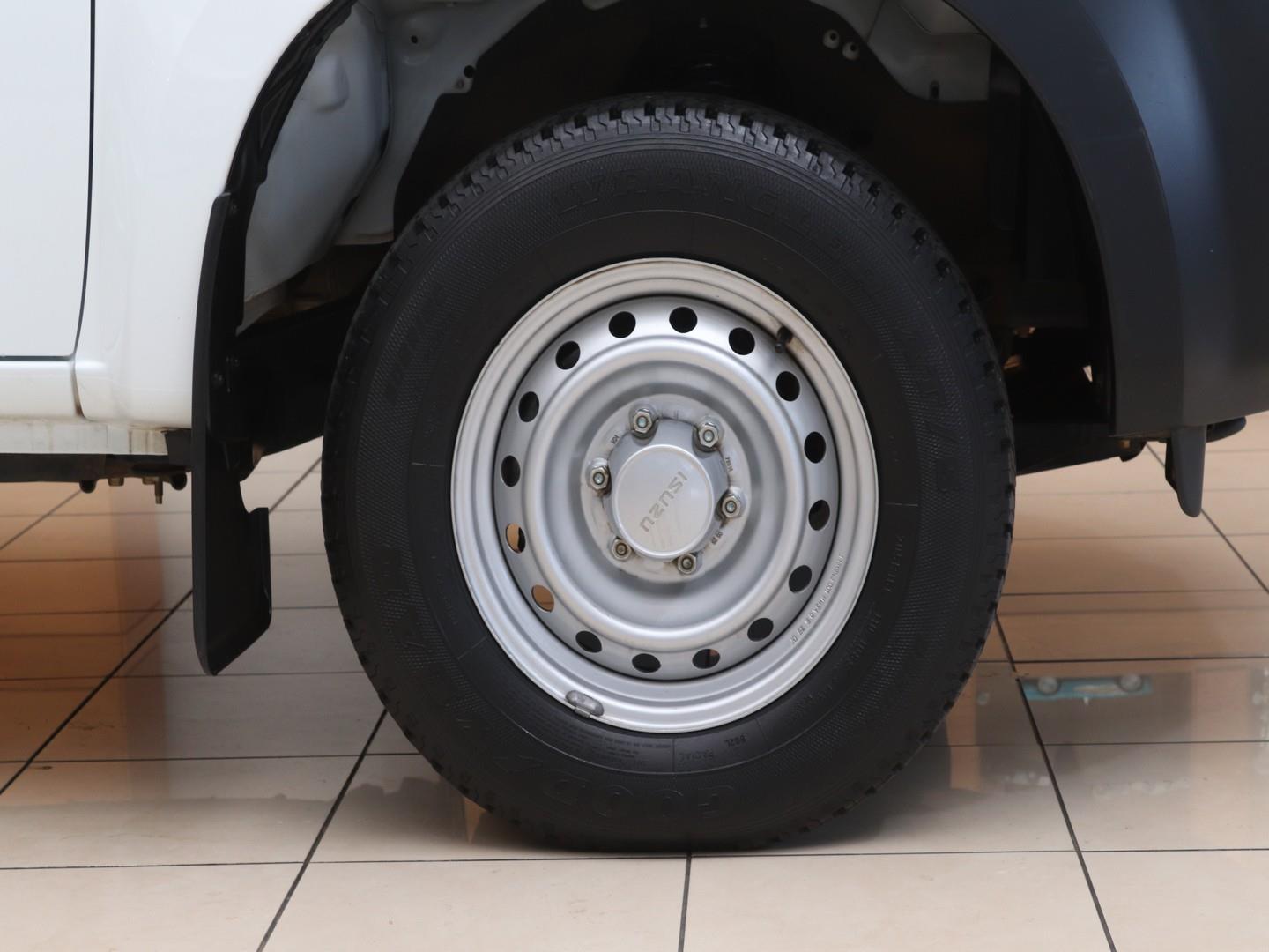 Isuzu D-Max Gen 6 250C Single Cab Fleetside (2025) - Image 16