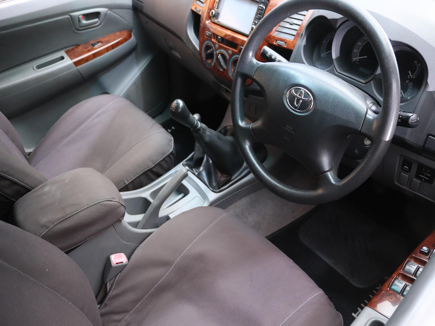 Toyota Hilux V6 4.0 Double Cab 4x4 Raider (2007) - Image 9