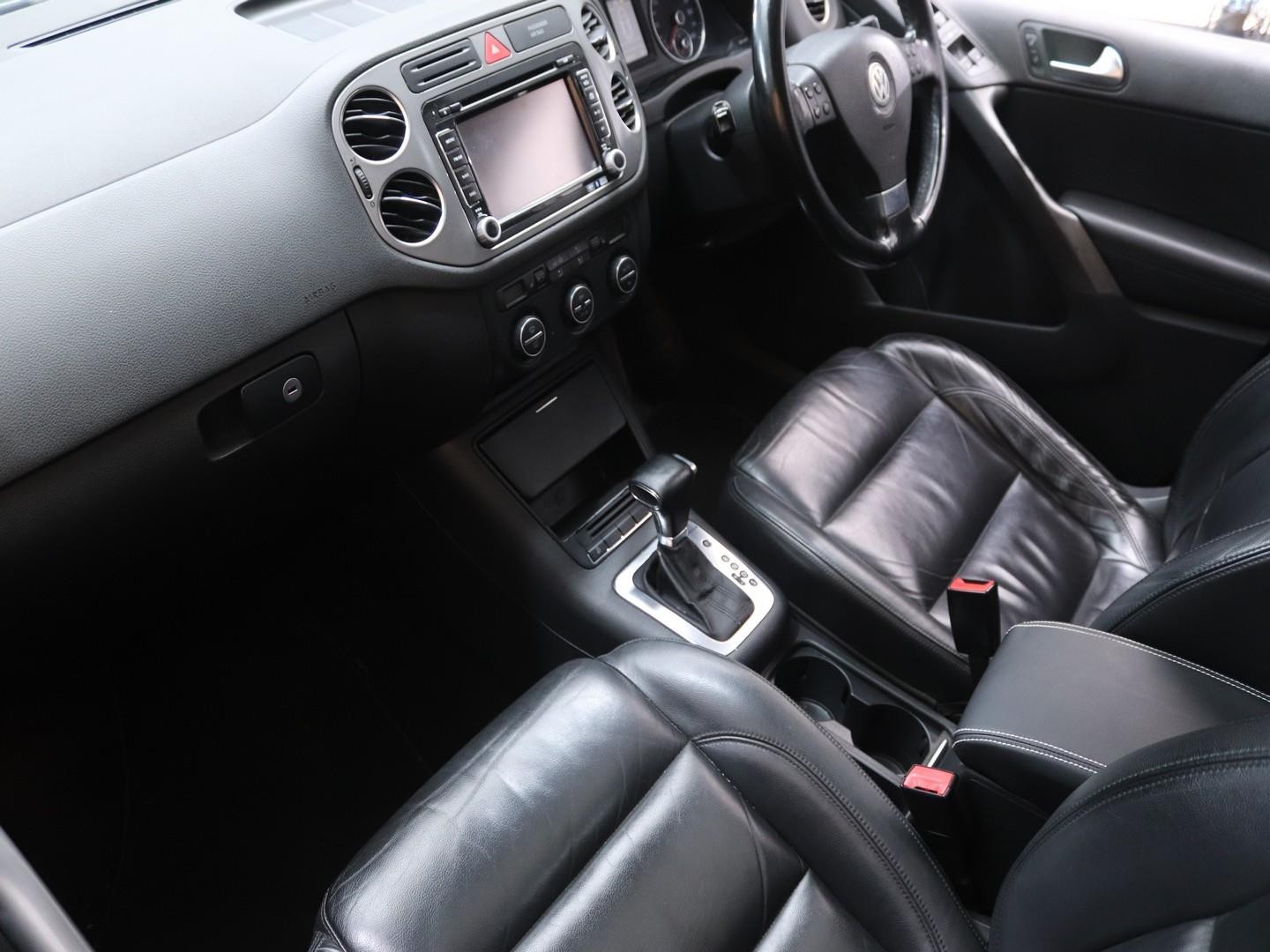 Volkswagen Tiguan 2.0TDI Sport&Style 4Motion Auto (2010) - Image 13