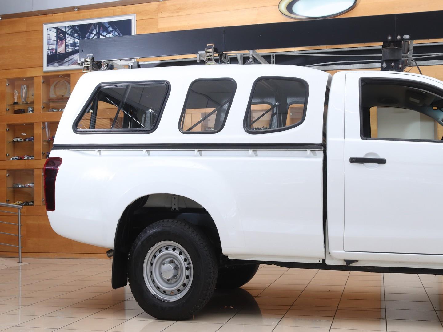 Isuzu D-Max 250 Fleetside Safety (2022) - Image 17