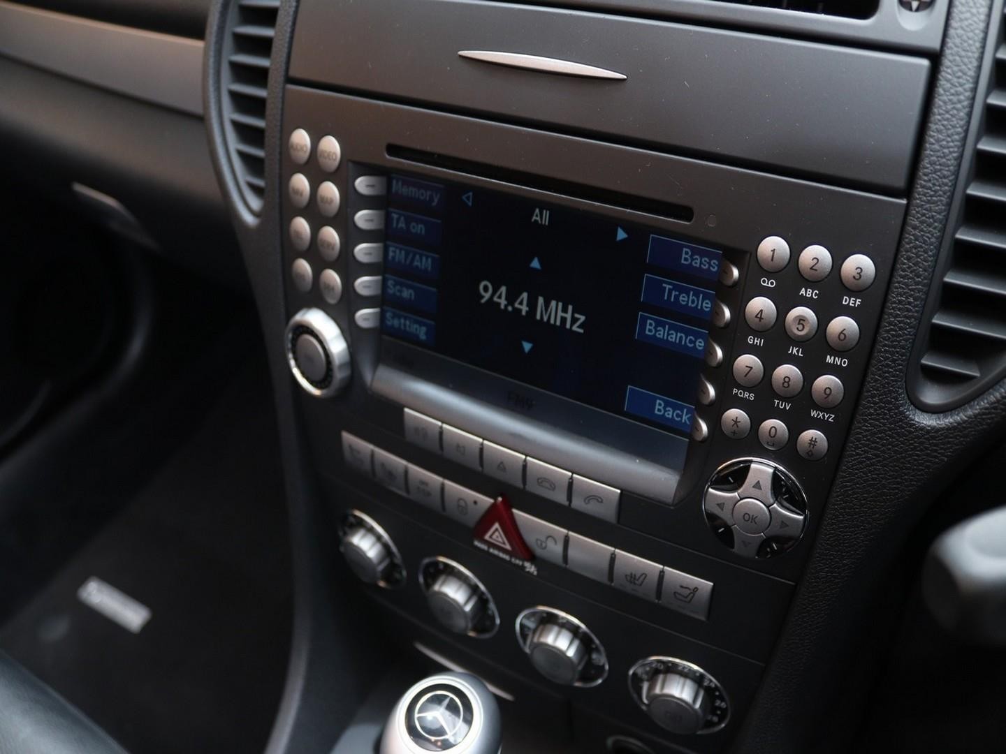 Mercedes-Benz SLK SLK200 Kompressor Auto (2006) - Image 13