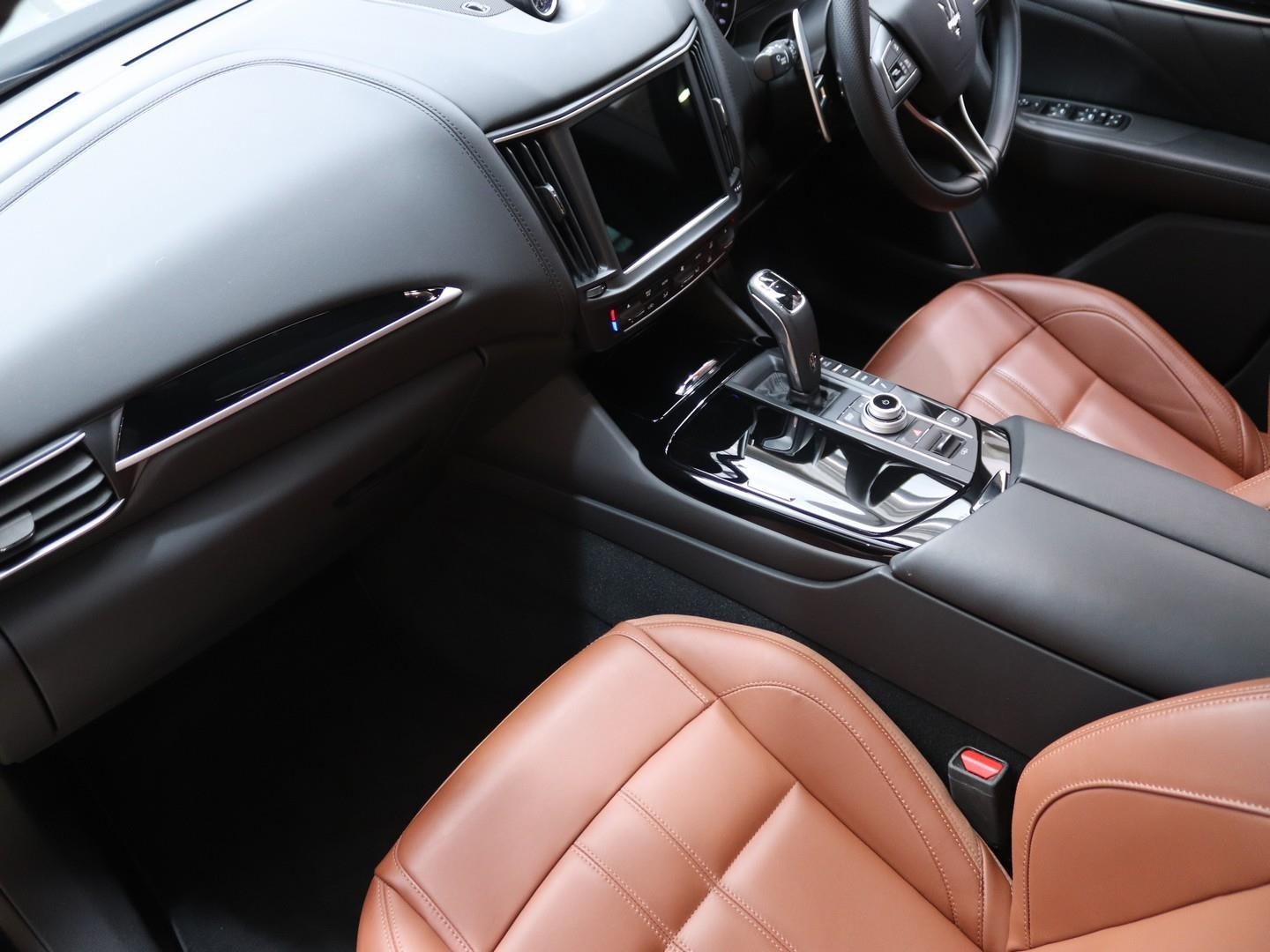 Maserati Levante Modena S (2022) - Image 13