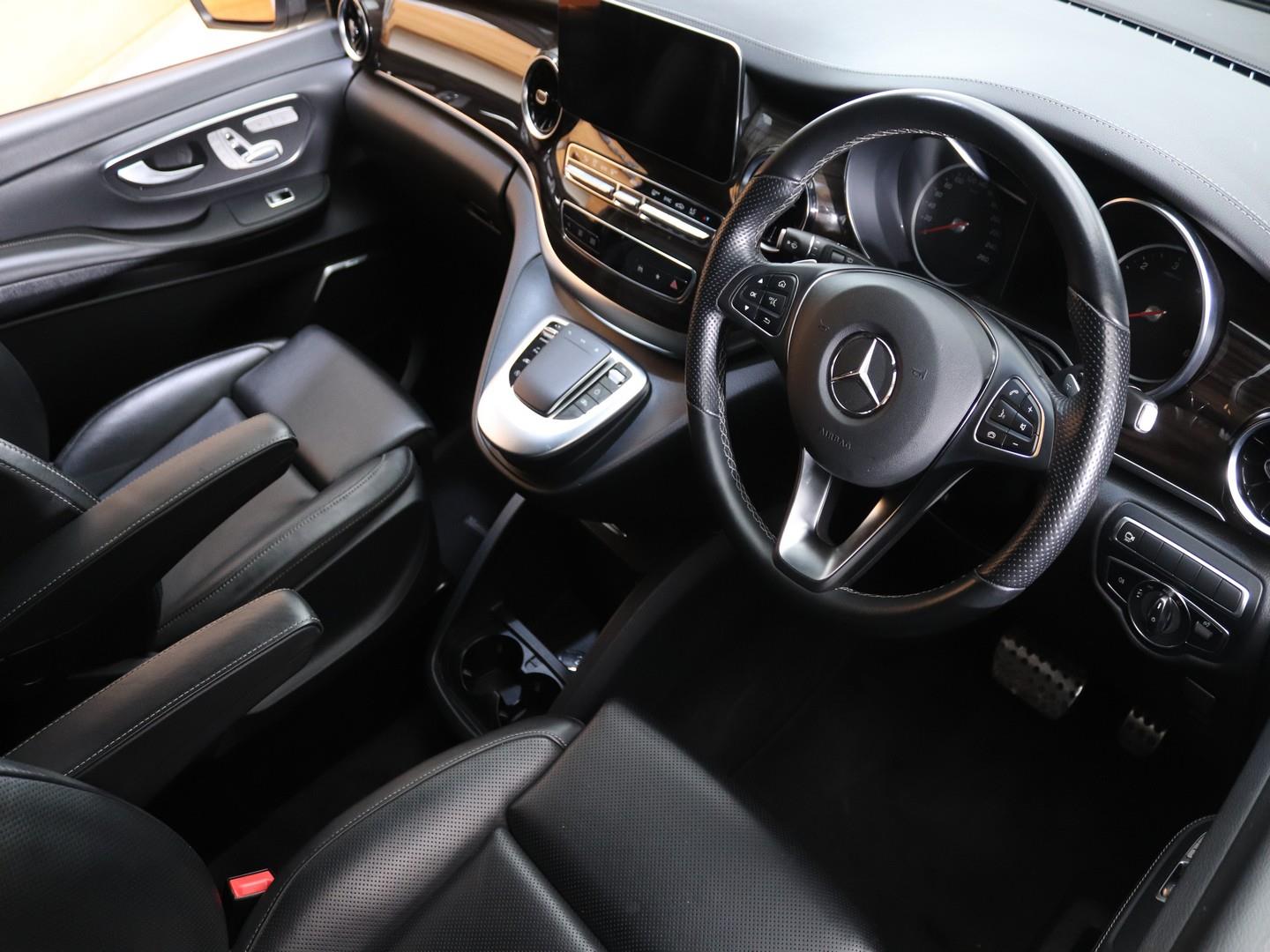 Mercedes-Benz V-Class V250d Avantgarde (2022) - Image 10