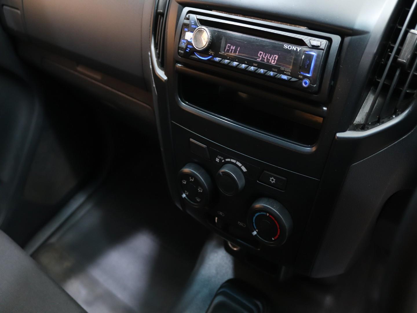 Isuzu D-Max 250 Fleetside Safety (2022) - Image 9