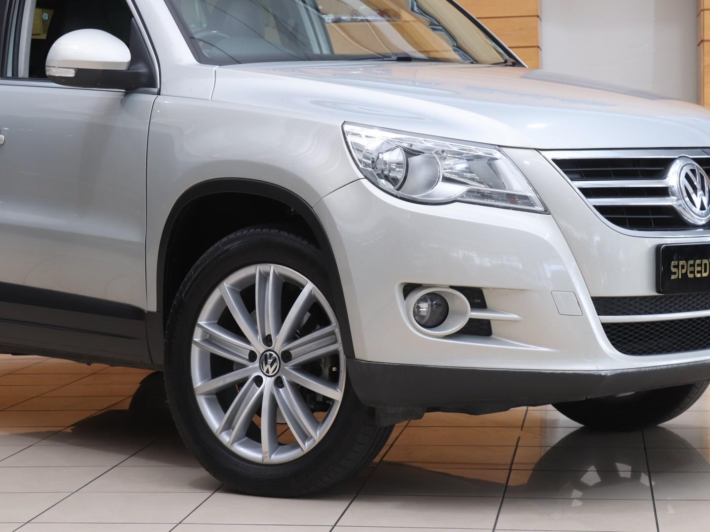 Volkswagen Tiguan 2.0TDI Sport&Style 4Motion Auto (2010) - Image 2