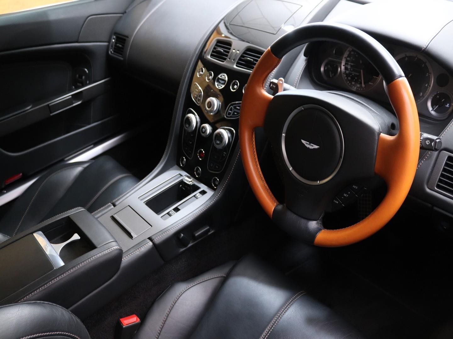 Aston Martin Vantage Coupe (2016) - Image 8